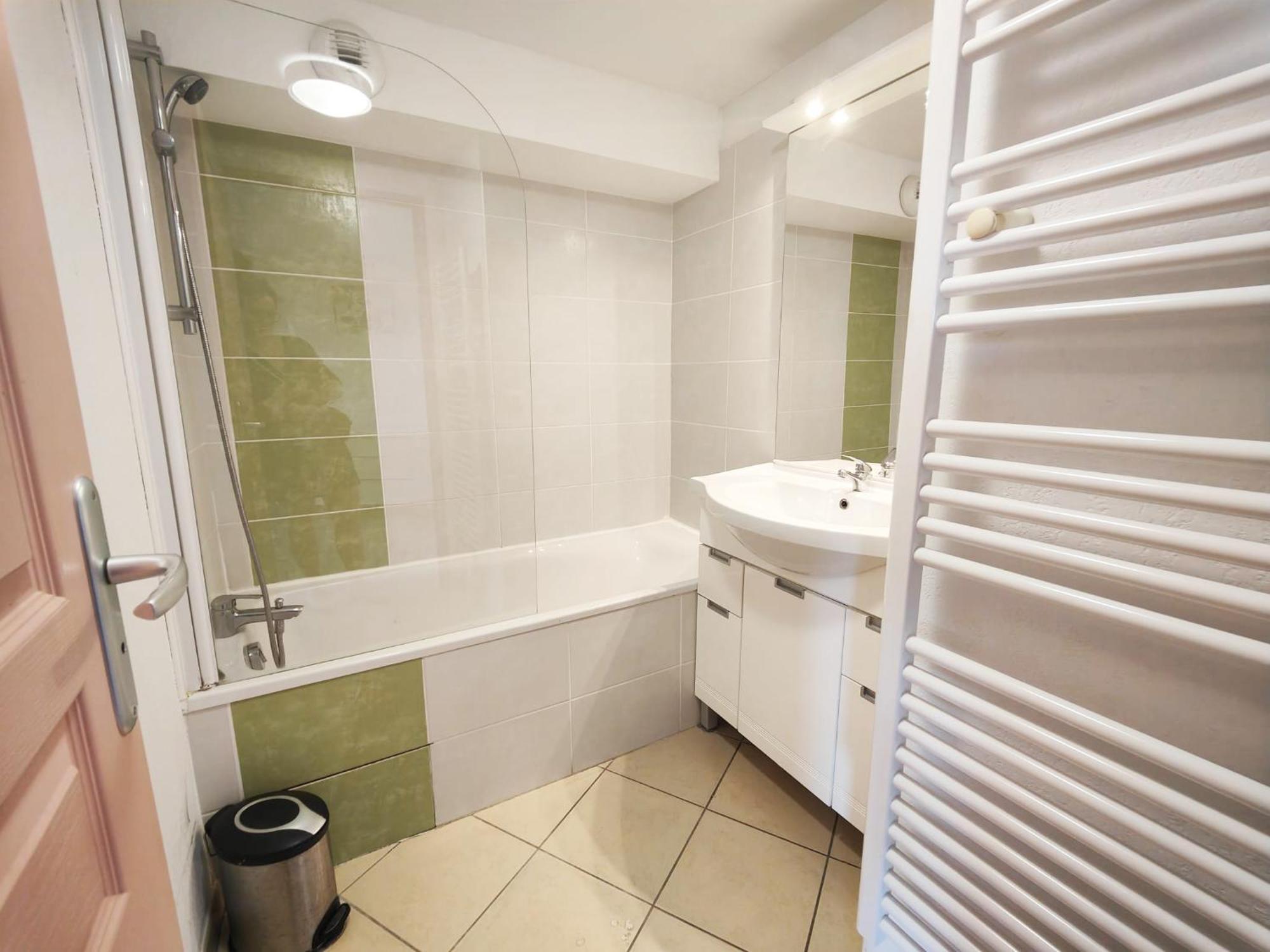 Le Manon Residence Hotel Signes Bagian luar foto