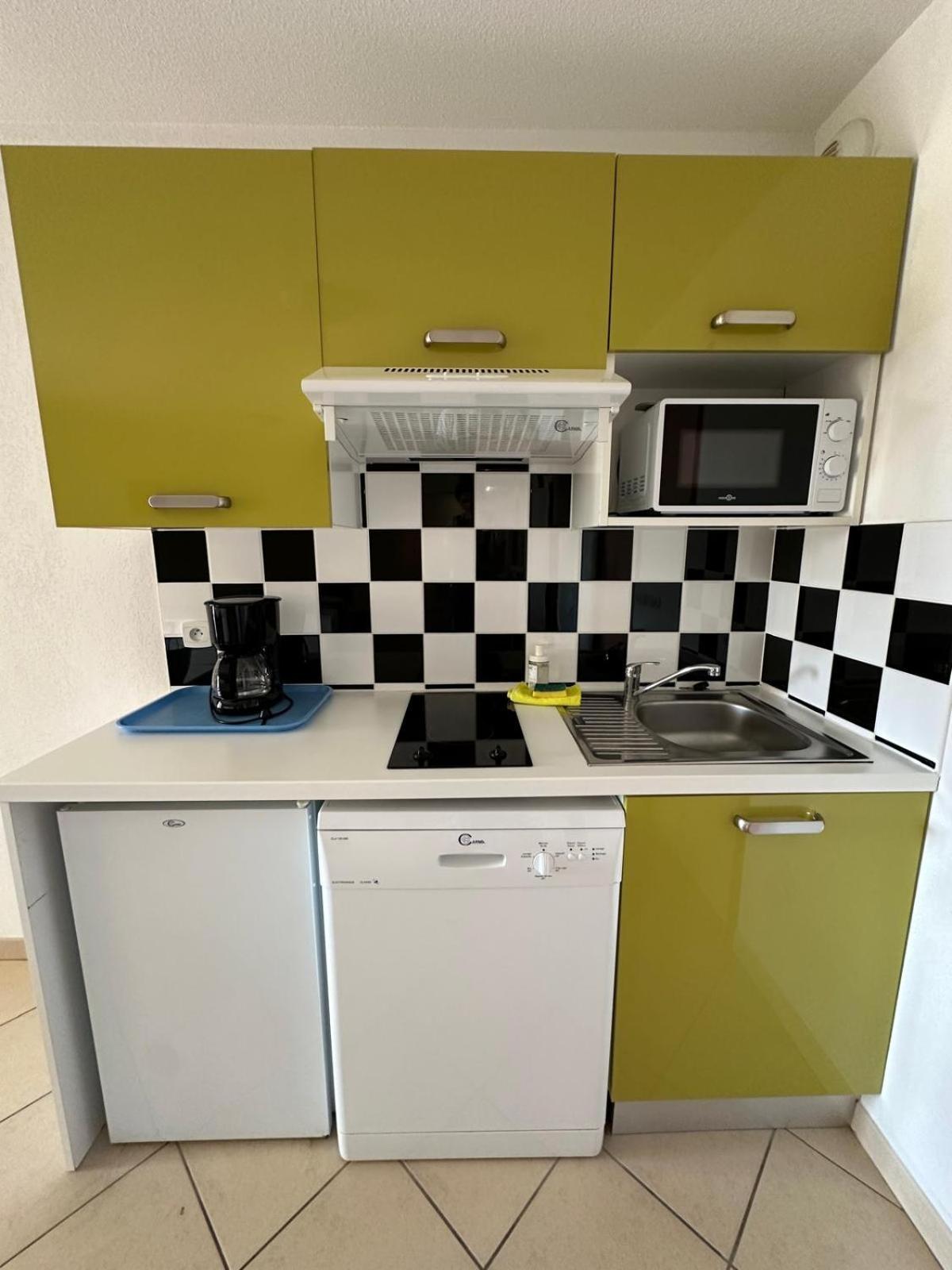 Le Manon Residence Hotel Signes Bagian luar foto
